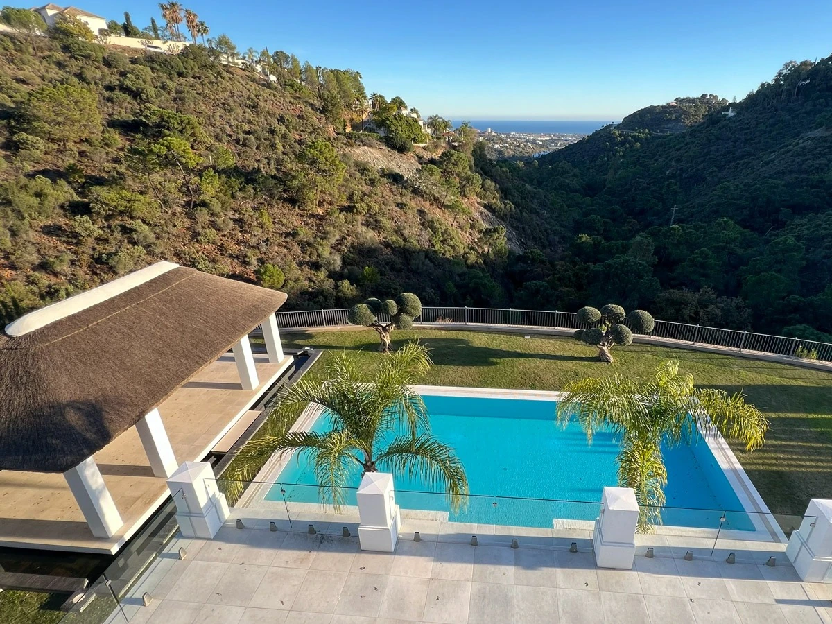 Pool and garden opening towards the valley and Mediterranean