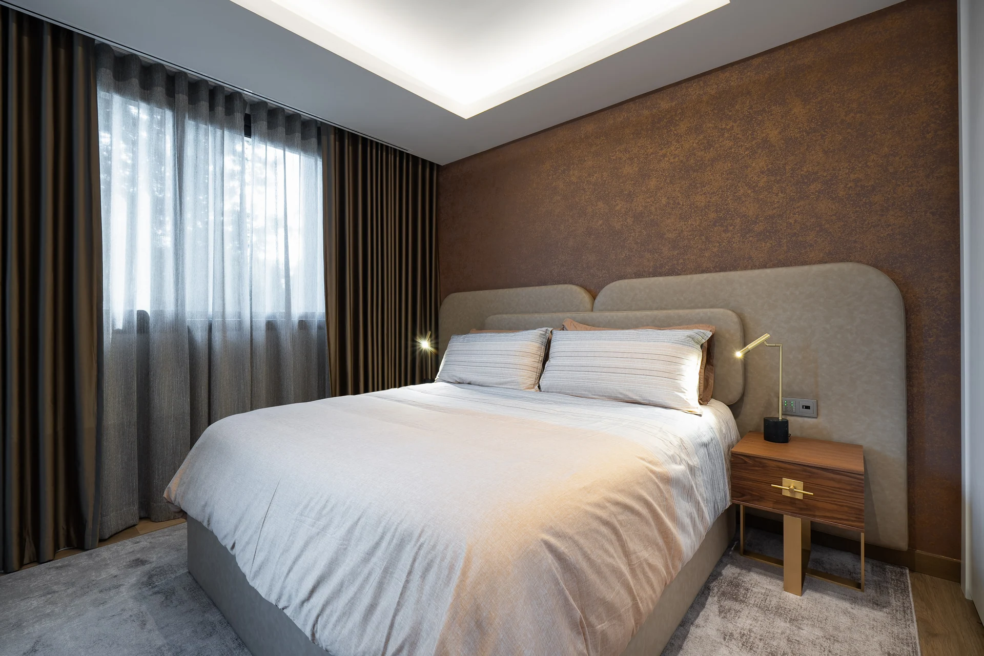 Guest bedroom with neutral upholstery and dark curtains