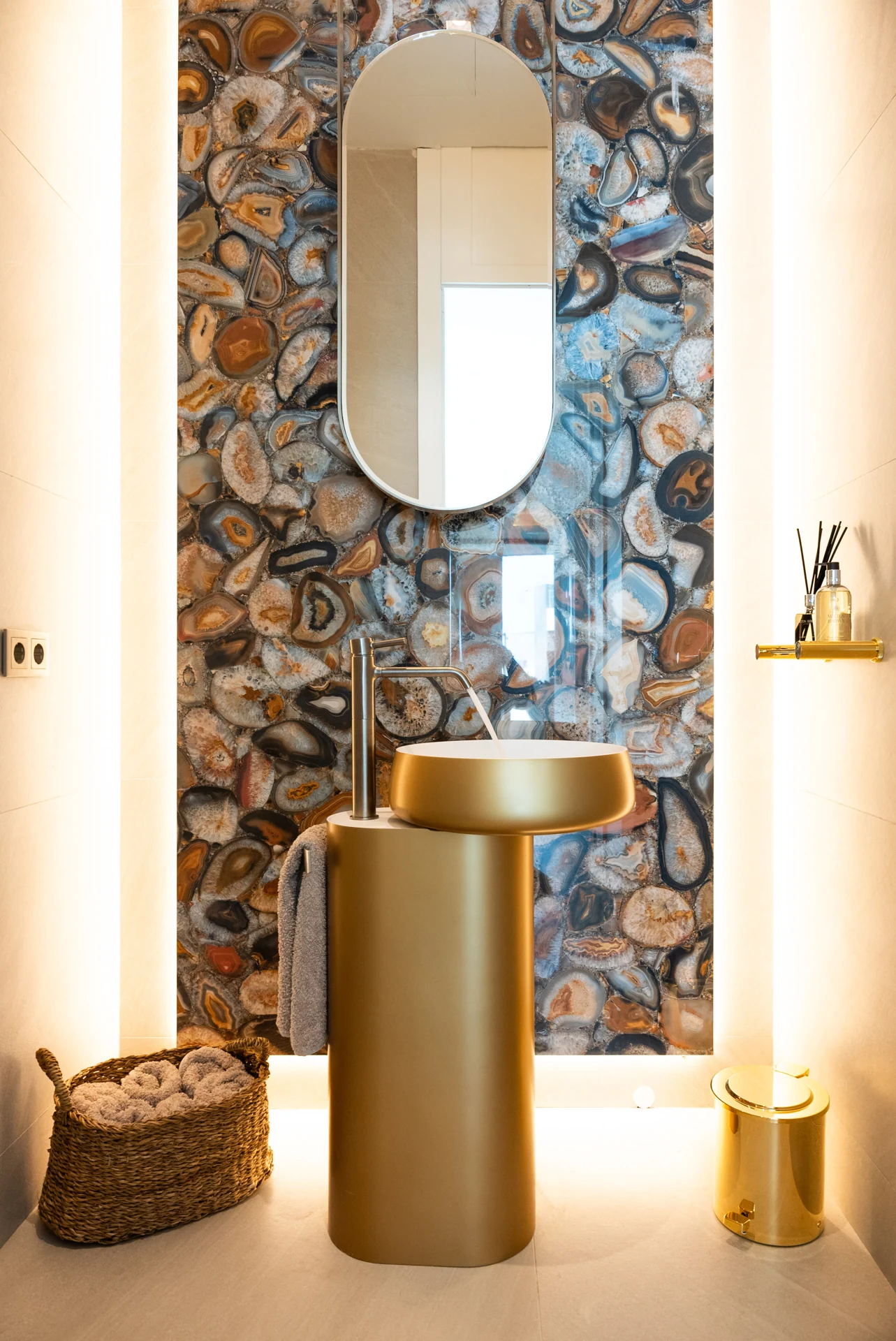Patterned cloakroom with a gold-toned basin