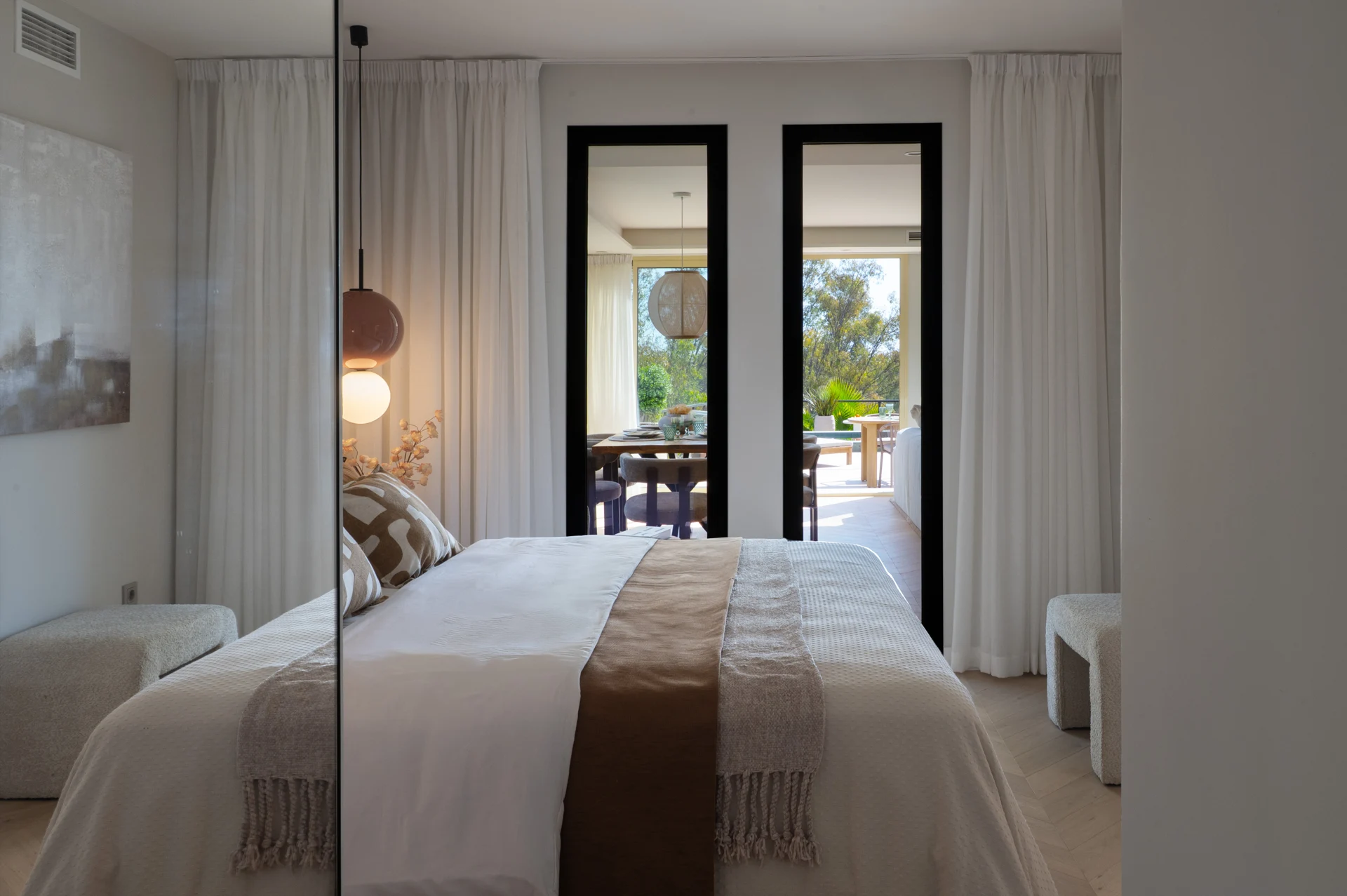 Bedroom opening towards an outdoor space